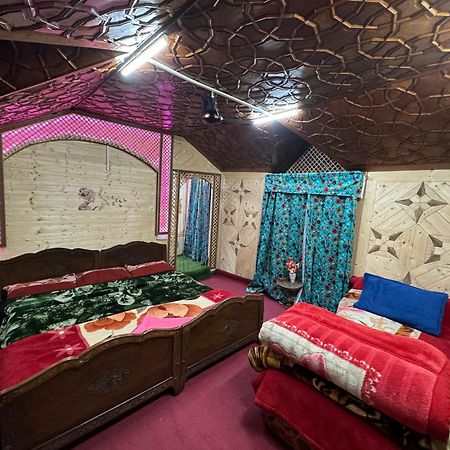 Houseboat Young Balmoral Castle Сринагар Экстерьер фото