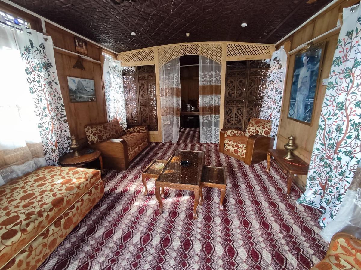 Houseboat Young Balmoral Castle Сринагар Экстерьер фото