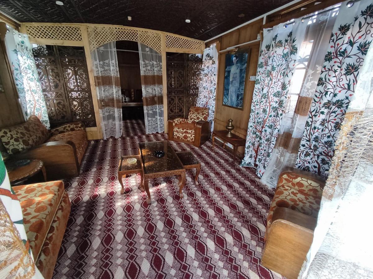 Houseboat Young Balmoral Castle Сринагар Экстерьер фото